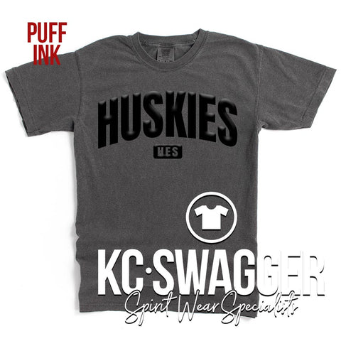 HES HUSKIES PEPPER COMFORT COLORS TEE
